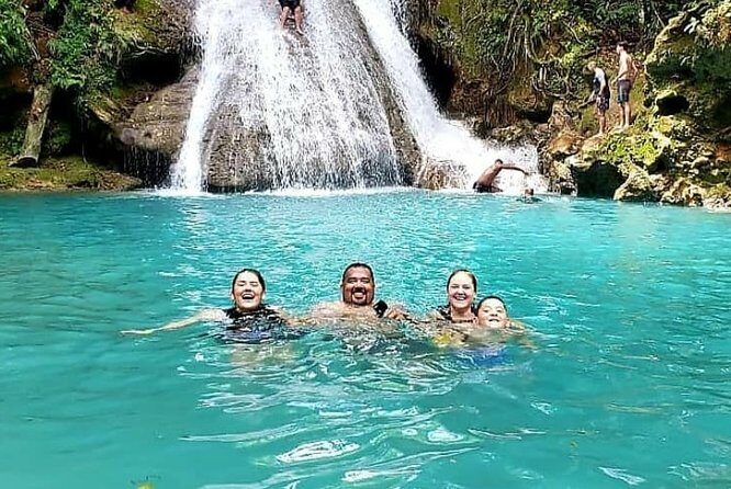 Blue Hole only-from Ocho Rios - The Blue Hole arrival: what your guide actually helps with