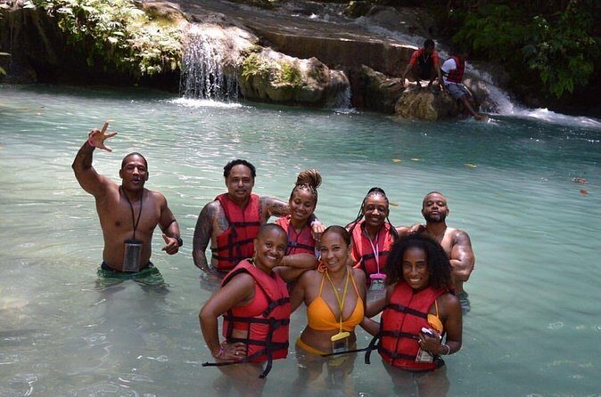 Blue Hole Waterfalls + Bamboo River Rafting Tour from Ocho Rios - First Contact: Pickup, Driver Vibes, and Your Start Time