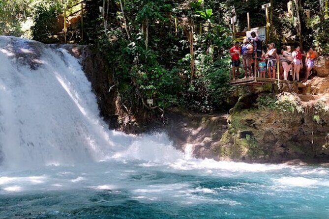 Cool Blue Hole from Ocho Rios - Private guide energy: why it changes the day