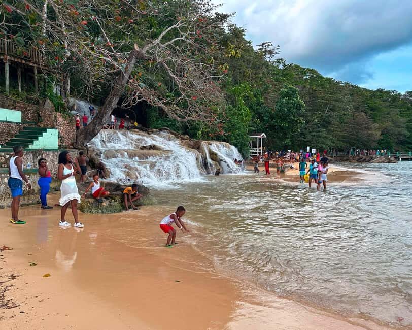 Jamaica Dunn's River Falls guided tour from Ocho Rios hotels - Pickup in Ocho Rios and the Air-Conditioned Ride to the Falls