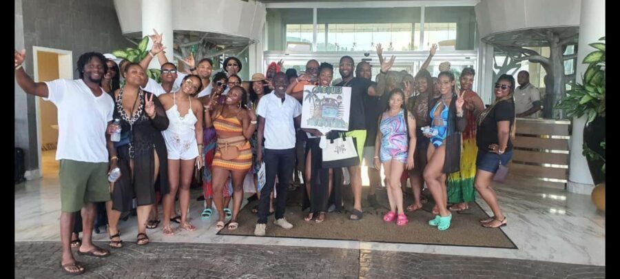 Ocho Rios: Dunn's River Falls and Shopping Tour - Dunn’s River Falls feels like a human-chain workout