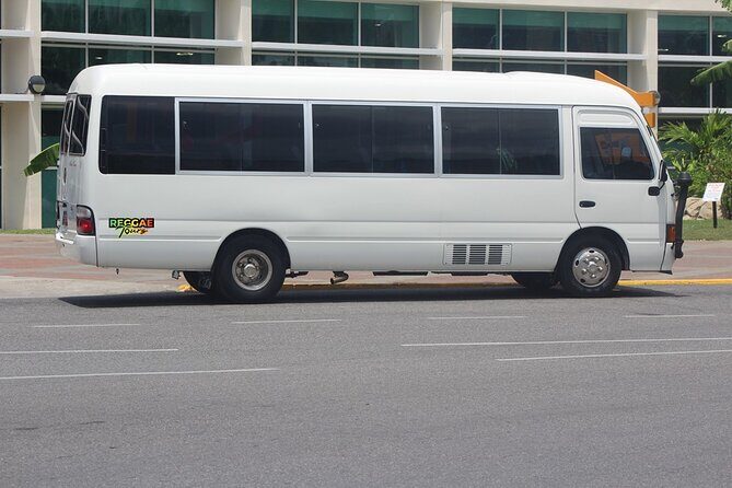 Private Montego Bay Airport Transfer to Ocho Rios Hotels - Why a private Montego Bay to Ocho Rios ride beats taxi lines