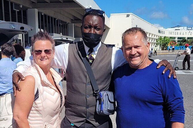 Private Montego Bay Airport Transfer to Ocho Rios Hotels - A realistic heads-up: vehicle size and luggage can make or break the day