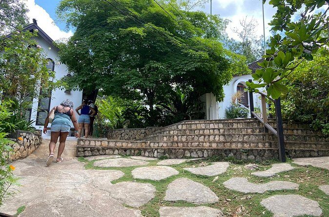 Private Nine Mile, Bob Marley Tour from Ocho Rios - Bob Marley Mausoleum Stop: Rastafarian Practices and a Place of Rest