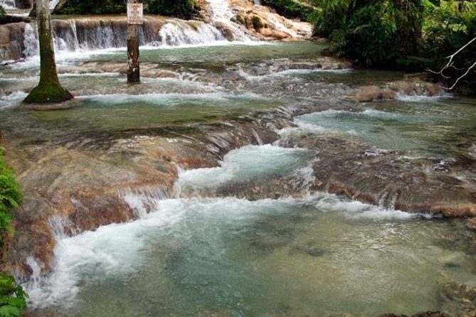 Private Tour to Dunn's River Falls From Ocho Rios - Getting from Ocho Rios in an air-conditioned van (and why that helps)